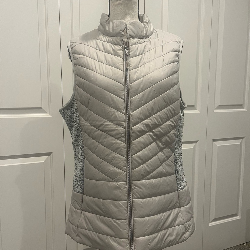 Women's Quilted Vest in Light Gray